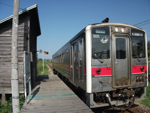 真布駅に停車するキハ54